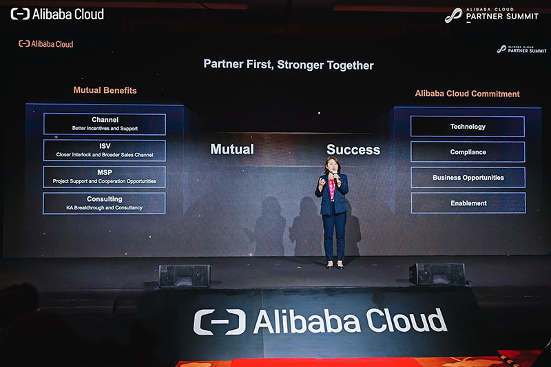 เซลินา หยวน ประธานด้านธุรกิจระหว่างประเทศของอาลีบาบา คลาวด์ อินเทลลิเจนซ์ กล่าวคำปราศรัย ในงาน Alibaba Cloud Partner Summit 2023 (PRNewsfoto/Alibaba Cloud)